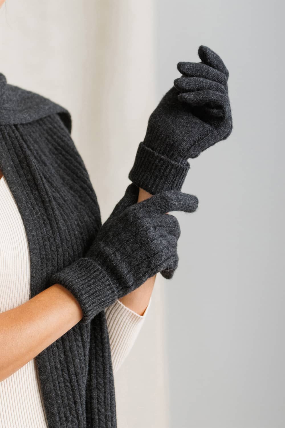 Women's 100% Pure Cashmere Cable Knit Gloves Womens>Accessories>Gloves Fishers Finery Charcoal One Size 